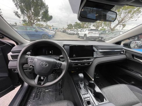 Used 2025 Toyota Camry LE image 34