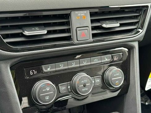 New 2024 Volkswagen Taos SE image 20