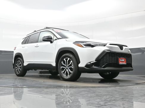 Used 2025 Toyota Corolla Cross AWD Hybrid w/ Moonroof Package image 26