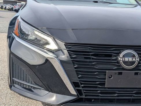 Used 2025 Nissan Altima 2.5 SV FWD image 9