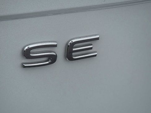 Used 2023 Volkswagen Tiguan SE FWD image 13