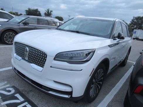 Certified 2023 Lincoln Aviator 2WD w/ Premium Package image 3