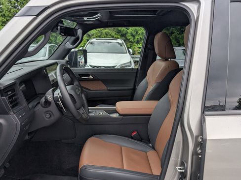 Used 2024 Lexus GX 550 image 18