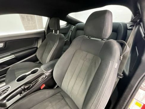 Used 2019 Ford Mustang Coupe RWD image 6