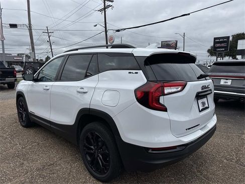 Used 2022 GMC Terrain SLE w/ Elevation Edition image 9