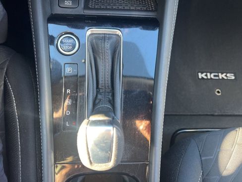 Used 2022 Nissan Kicks SV image 18