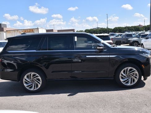 New 2025 Lincoln Navigator Reserve image 5