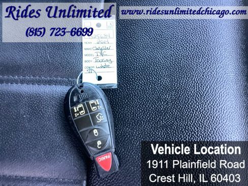 Used 2014 Chrysler Town & Country Touring FWD image 38