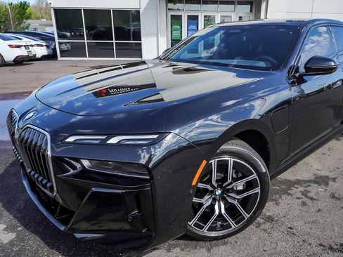 Used 2024 BMW 750e xDrive w/ Premium Package AWD/4WD image 51