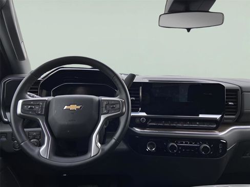 Used 2024 Chevrolet Silverado 1500 LT image 24