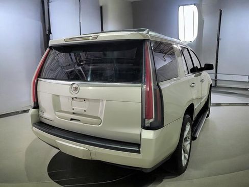 Used 2015 Cadillac Escalade Premium image 24