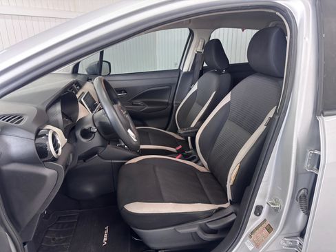 Used 2020 Nissan Versa SV FWD image 9