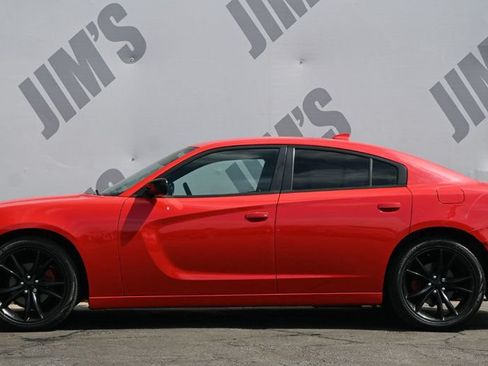 Used 2016 Dodge Charger SXT w/ Blacktop Package RWD image 6