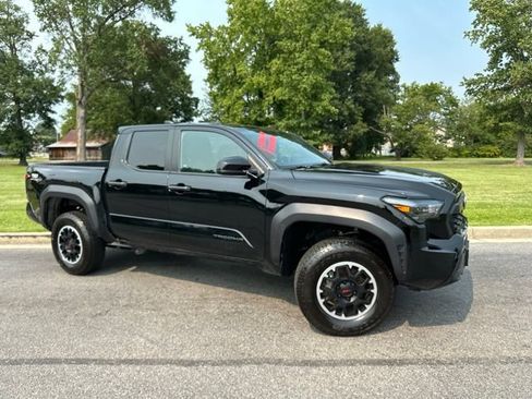 Used 2024 Toyota Tacoma TRD Off-Road AWD/4WD image 2