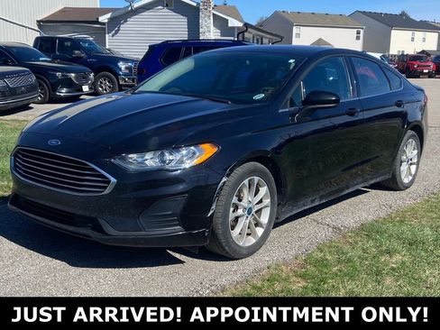 Used 2020 Ford Fusion SE image 1