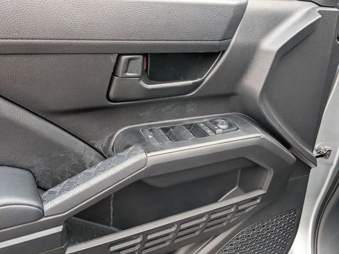 Used 2025 Toyota Tacoma SR image 15