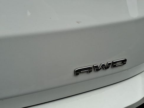 Used 2024 GMC Terrain SLE w/ Driver Convenience Package AWD/4WD image 11