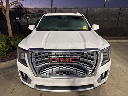 Used 2022 GMC Yukon XL Denali w/ Denali Premium Package image 2