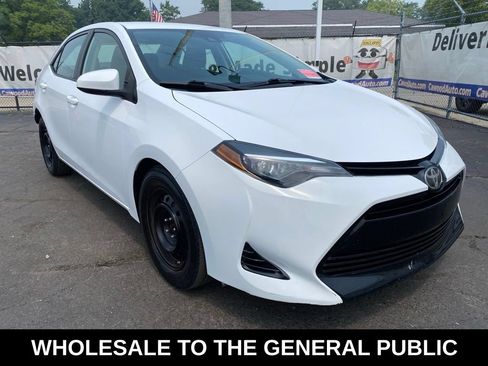Used 2018 Toyota Corolla LE FWD image 1