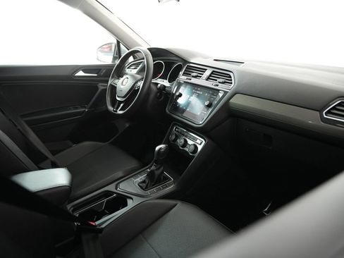 Used 2020 Volkswagen Tiguan SE image 50