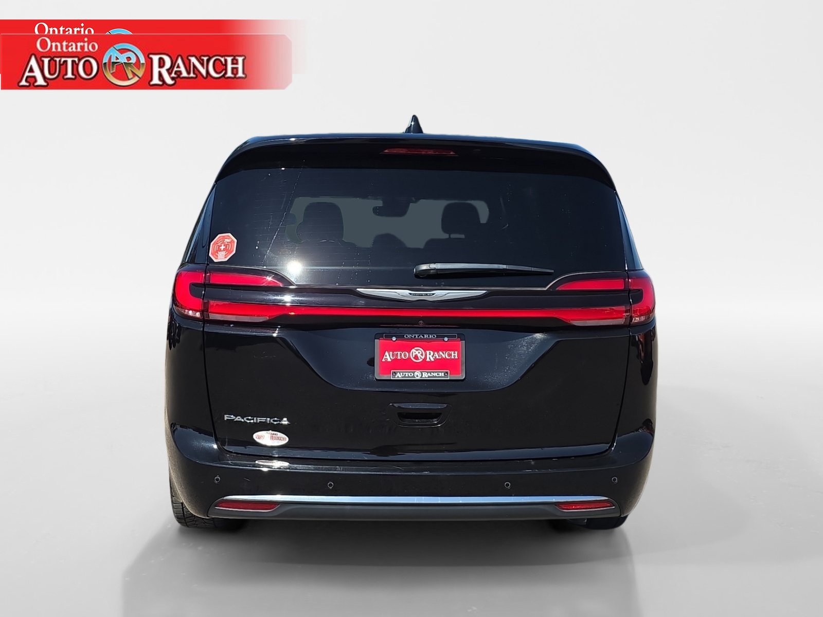 Used 2024 Chrysler Pacifica Touring FWD image 4