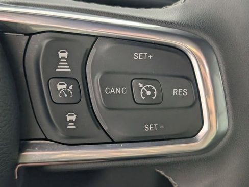 Used 2025 Jeep Wrangler Unlimited Sahara w/ Safety Group AWD/4WD image 15