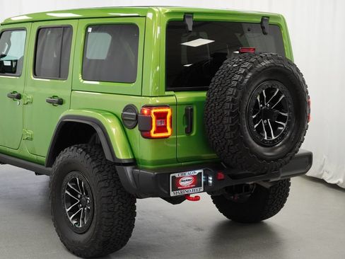Used 2025 Jeep Wrangler Unlimited Rubicon w/ XTREMEE 35" Tire Package AWD/4WD image 27