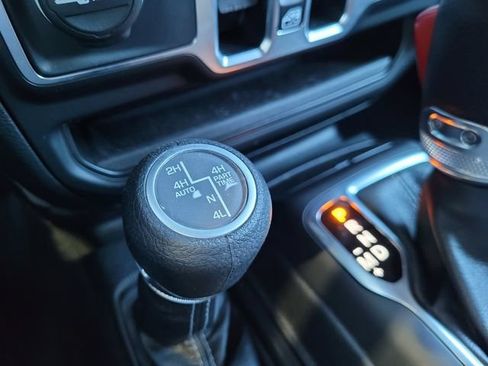 Certified 2025 Jeep Wrangler Unlimited Sahara AWD/4WD image 13