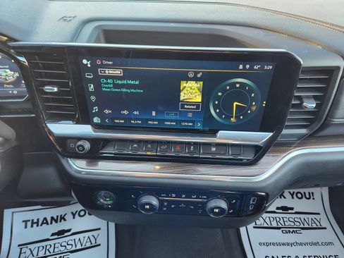 Used 2024 Chevrolet Silverado 1500 LT image 17