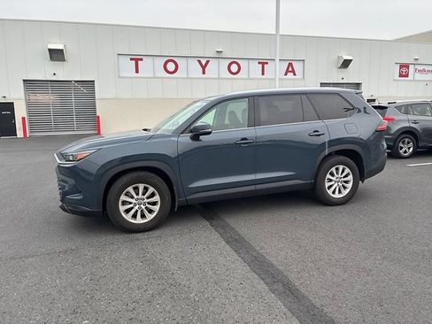 Used 2025 Toyota Grand Highlander AWD image 17