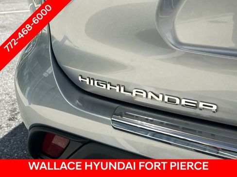 Used 2022 Toyota Highlander LE AWD/4WD image 8