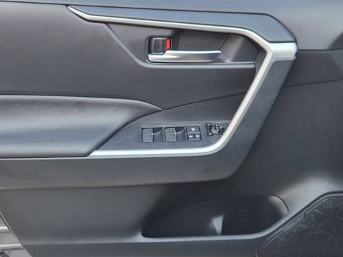 Used 2025 Toyota RAV4 XLE AWD/4WD image 23
