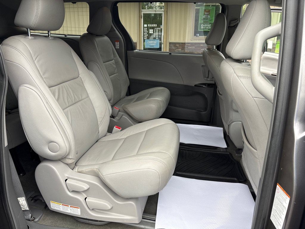 Used 2017 Toyota Sienna XLE Premium AWD/4WD image 25