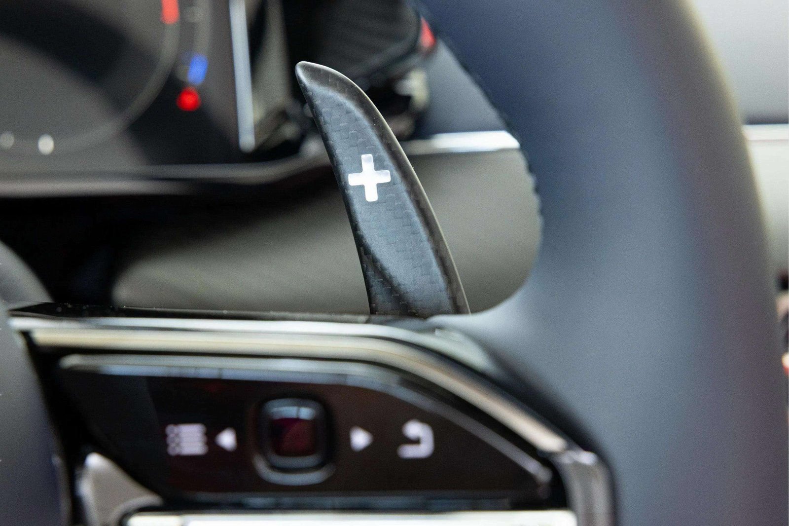 New 2026 Aston Martin Vanquish Convertible RWD image 30