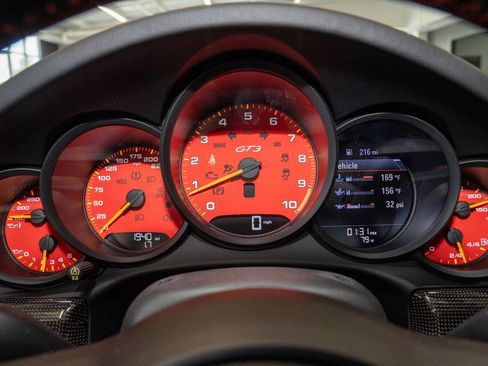 Used 2018 Porsche 911 GT3 RWD image 46