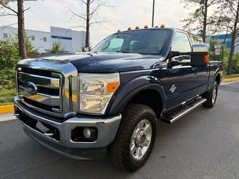 Used 2011 Ford F250 Lariat w/ Lariat Ultimate Pkg AWD/4WD image 2