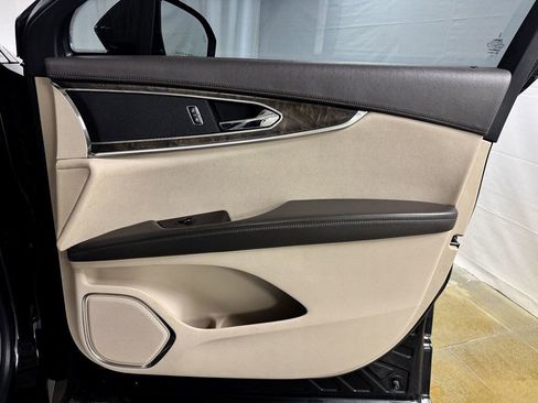 Used 2017 Lincoln MKX Reserve image 17