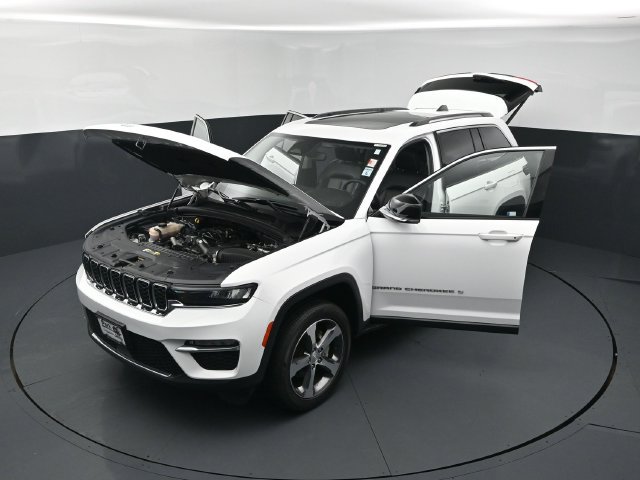 Used 2023 Jeep Grand Cherokee Limited AWD/4WD image 26