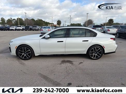 Used 2025 BMW 740i w/ Premium Package image 8