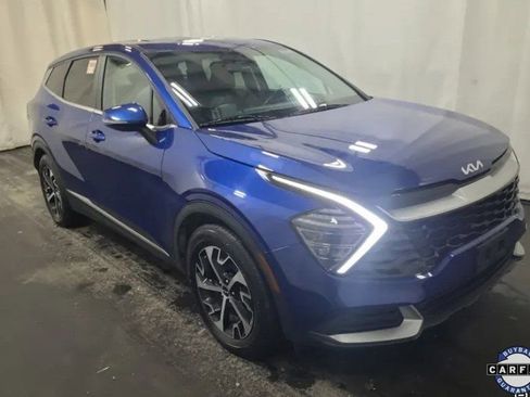 Used 2024 Kia Sportage EX image 3