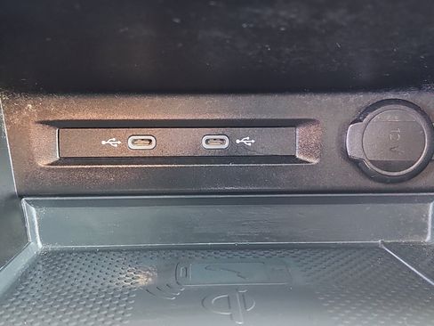 Certified 2022 Volkswagen Tiguan SE image 12