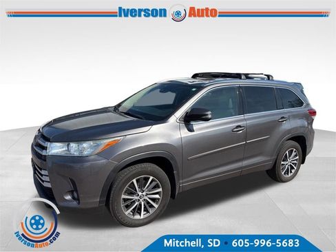 Used 2018 Toyota Highlander XLE AWD/4WD image 1
