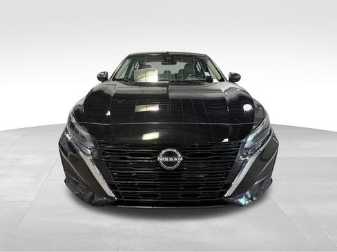 Used 2025 Nissan Altima 2.5 SV FWD image 2