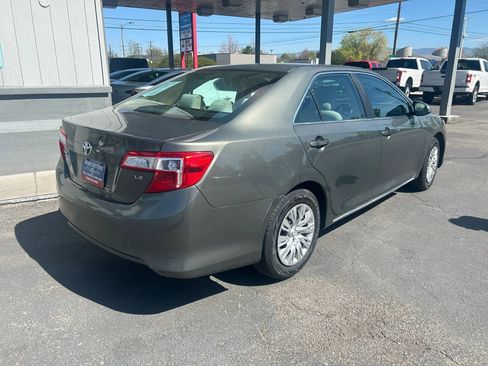 Used 2014 Toyota Camry LE image 5