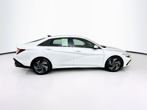 Used 2025 Hyundai Elantra SEL FWD image 10