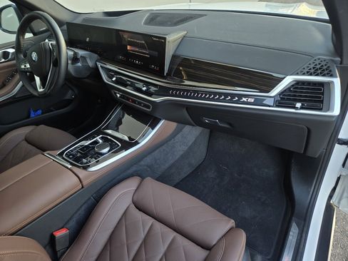 Used 2026 BMW X5 xDrive50e w/ Climate Comfort Package image 16