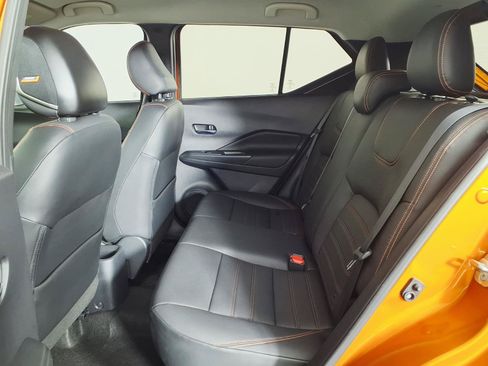 Used 2019 Nissan Kicks SR w/ SR Premium Package FWD image 13