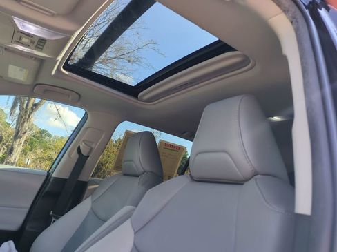 Used 2021 Toyota RAV4 XLE Premium image 20