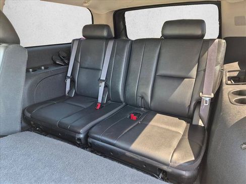 Used 2014 Chevrolet Suburban LTZ RWD image 20