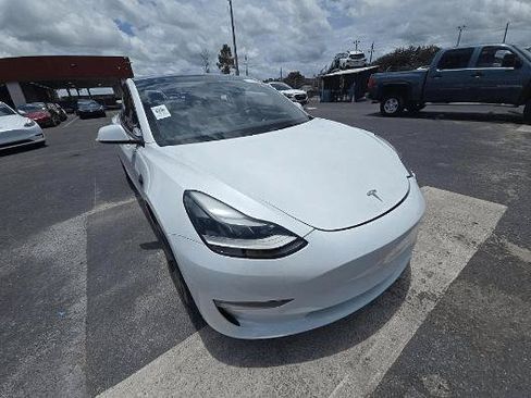 Used 2023 Tesla Model 3 Standard Range RWD image 3